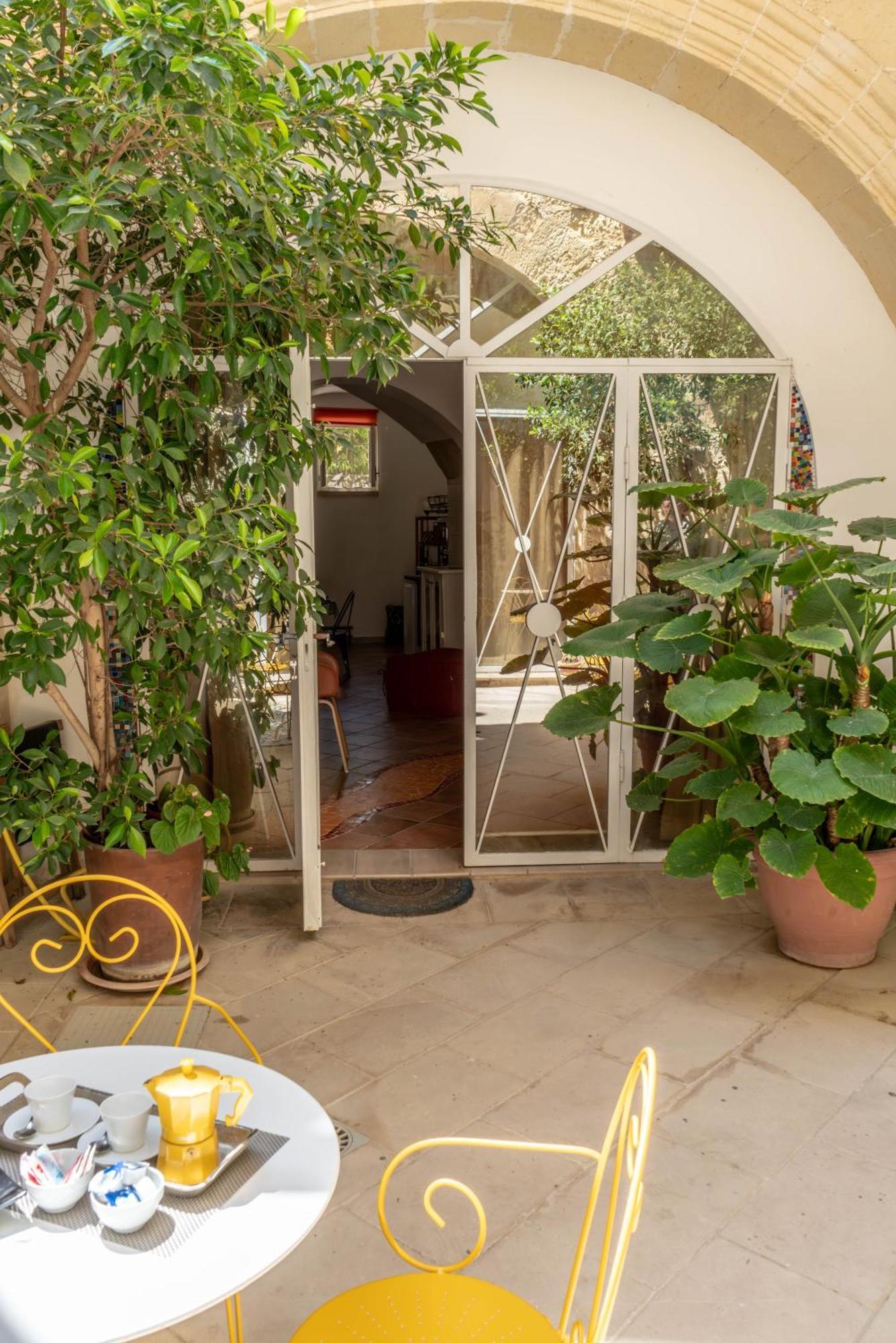 B&B Corte Dei Memoli Di Margiotta Giuseppina Лечче Екстер'єр фото