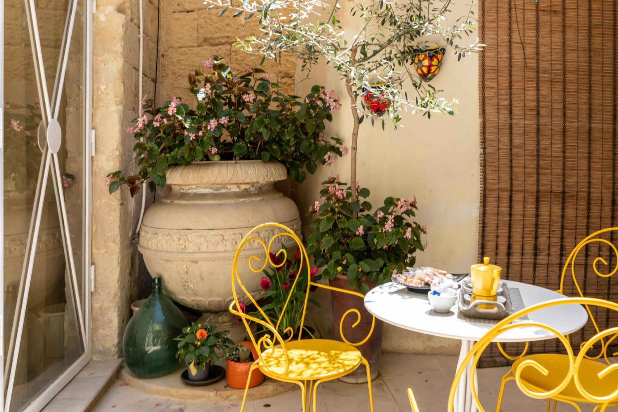 B&B Corte Dei Memoli Di Margiotta Giuseppina Лечче Екстер'єр фото