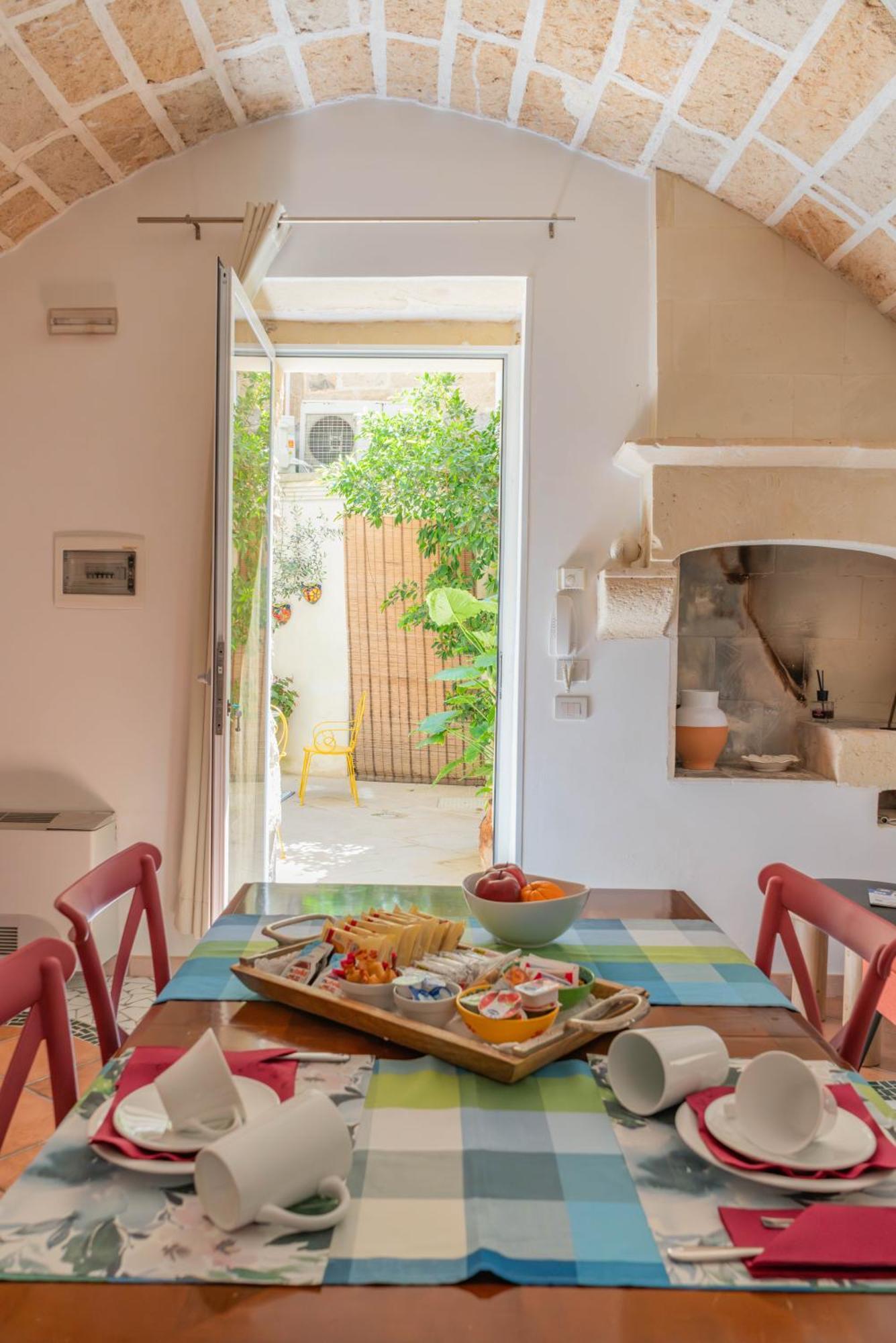 B&B Corte Dei Memoli Di Margiotta Giuseppina Лечче Екстер'єр фото