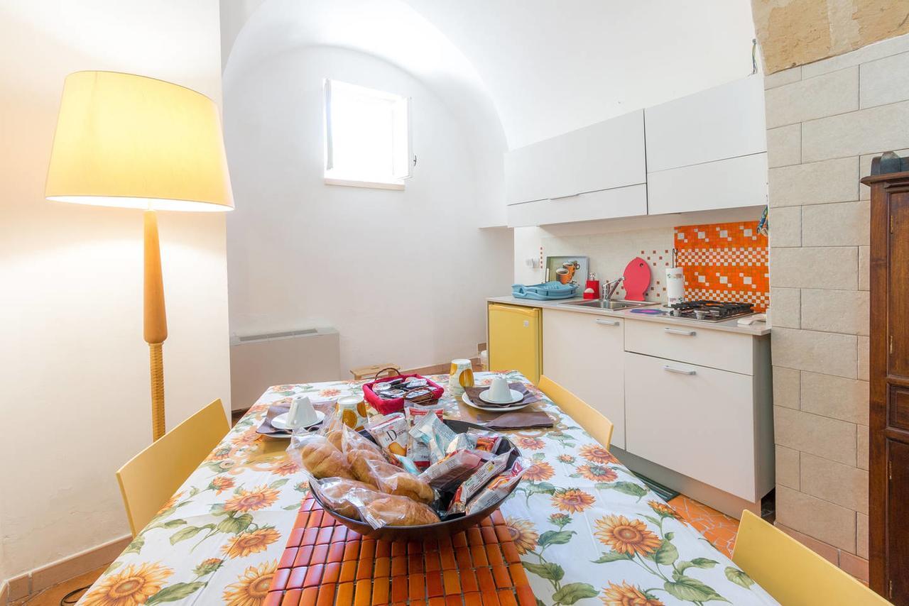 B&B Corte Dei Memoli Di Margiotta Giuseppina Лечче Екстер'єр фото
